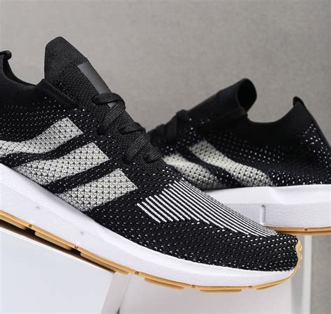 adidas Swift Run (Primeknit) Black/White